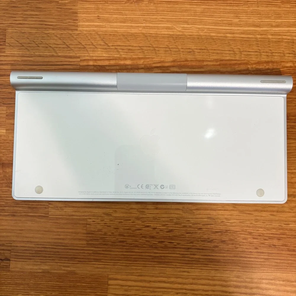 Apple Wireless Keyboard A1314‎ Bluetooth Aluminum Silver Tested & Works Good